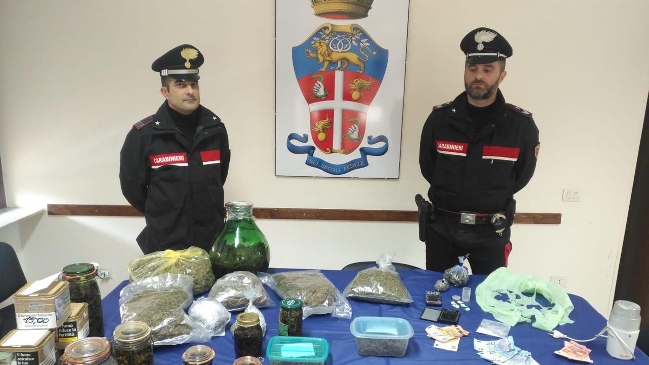 Gonnosfanadiga, in casa due chili di marijuana, cocaina e soldi: arrestati
