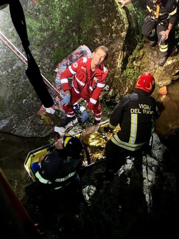 Il soccorso dell'ottantenne finito con l'autonel torrente Fiumenta