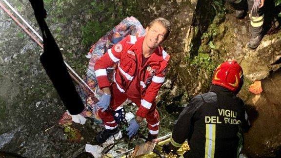 Il soccorso dell'ottantenne finito con l'autonel torrente Fiumenta