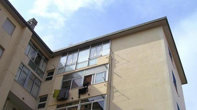 Le piste dei carabinieri: il pc, le Marlboro e un appartamento