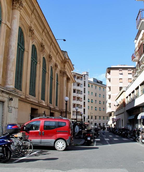 «Tiratele fuori»: il Mercato reclama le “sue” sculture 