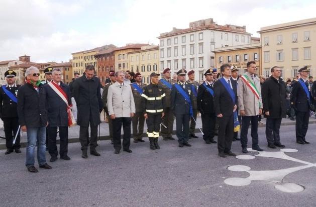 La città celebra forze armate e unità nazionale
