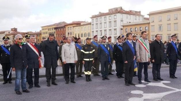 La città celebra forze armate e unità nazionale