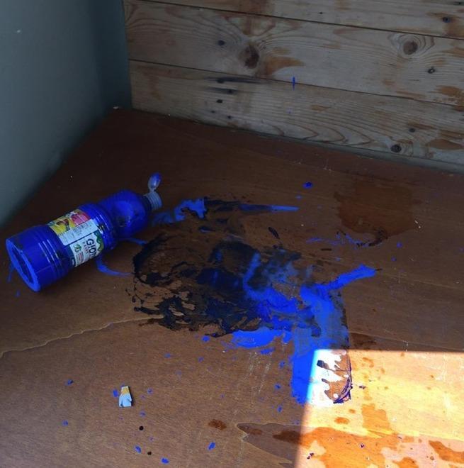 Raid vandalico nella parrocchia