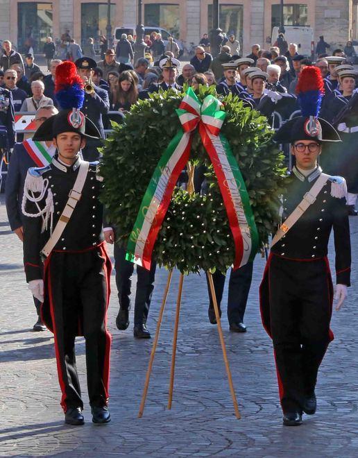 4 novembre, lo strappo di Paron Parla Lodi e lei lascia la piazza