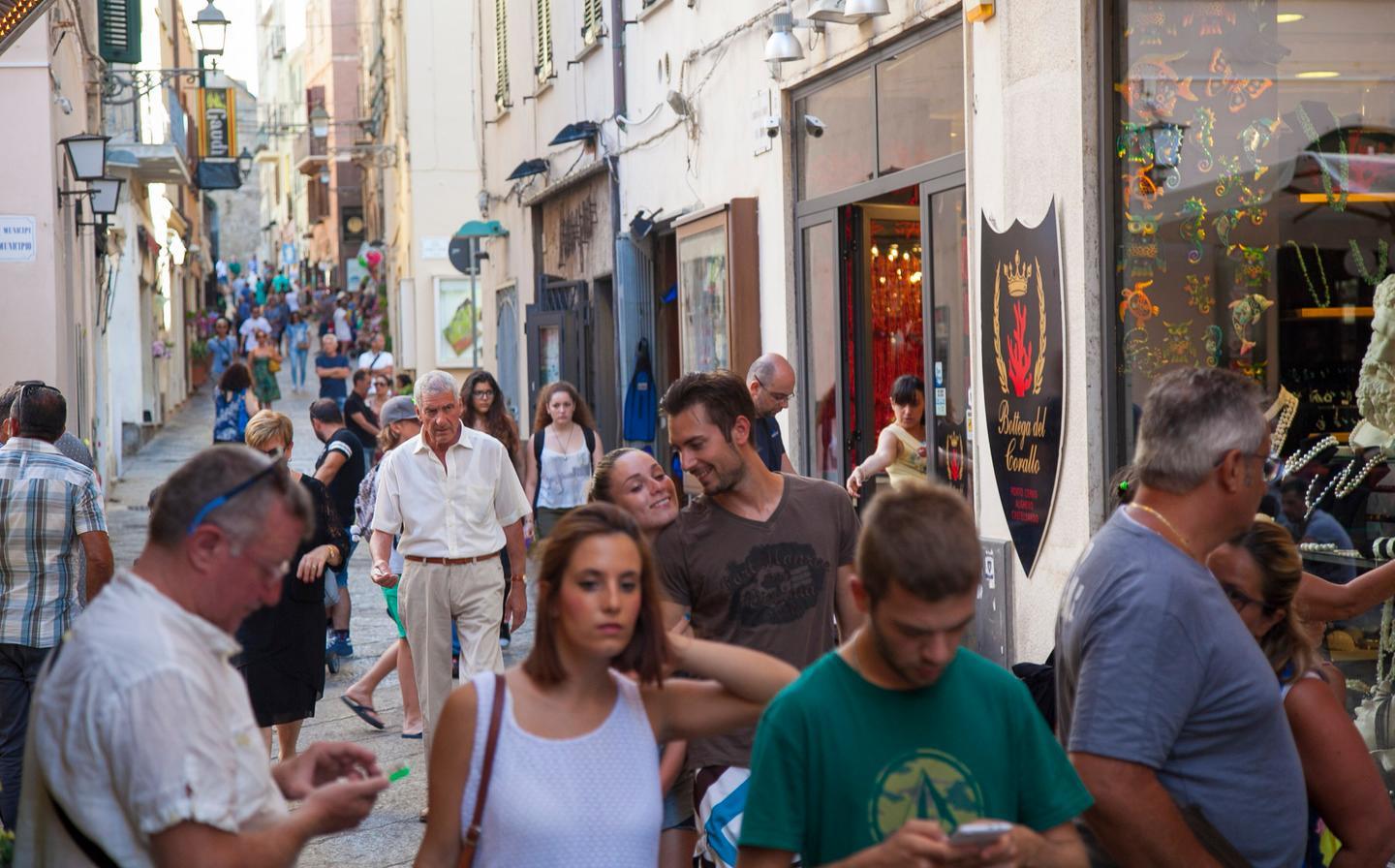 Alghero, hotel e campi da golf per rilanciare il turismo 