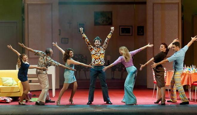 La sit-com sbarca in teatro con Ruffini versione playboy