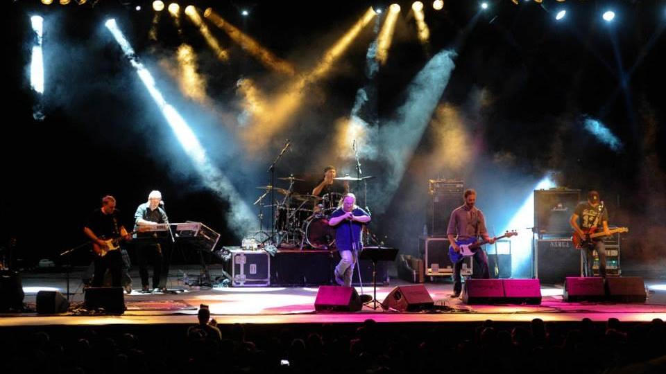 Non siamo mica gli americani, al Vox la festa ei 20 anni della cover band