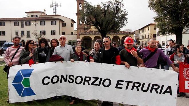 I sindaci contestati dalla piazza: «Stiamo con Monti»