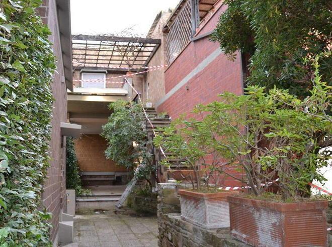 Volo fatale dal balcone indagato l’impresario 