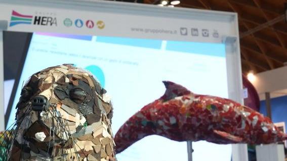 L’Ecomondo di Hera è un tuffo nel mare tra i pesci realizzati con l’arte del riuso