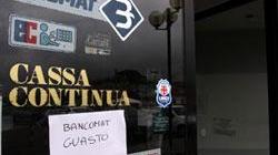 Svaligiano il bancomat con la fiamma ossidrica e fuggono con 50mila euro