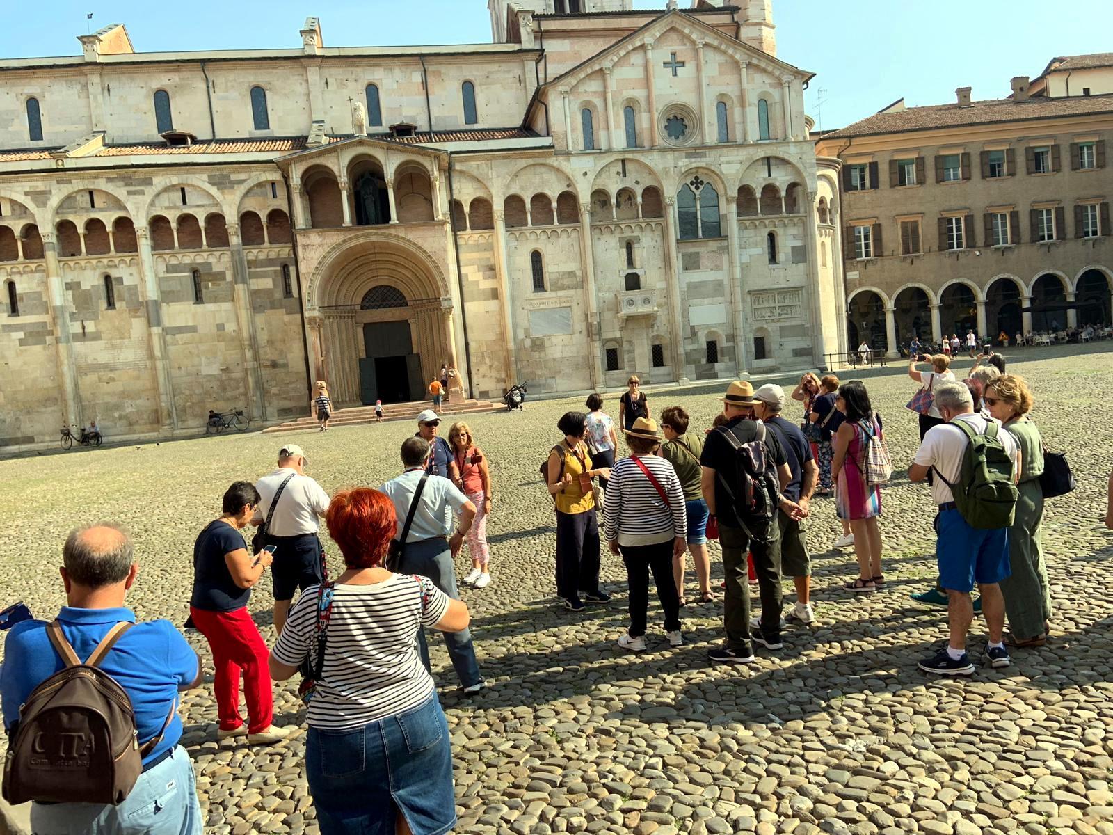 Boom di turisti a Modena ma gli alberghi soffrono: «Colpa di appartamenti e stanze in affitto» 