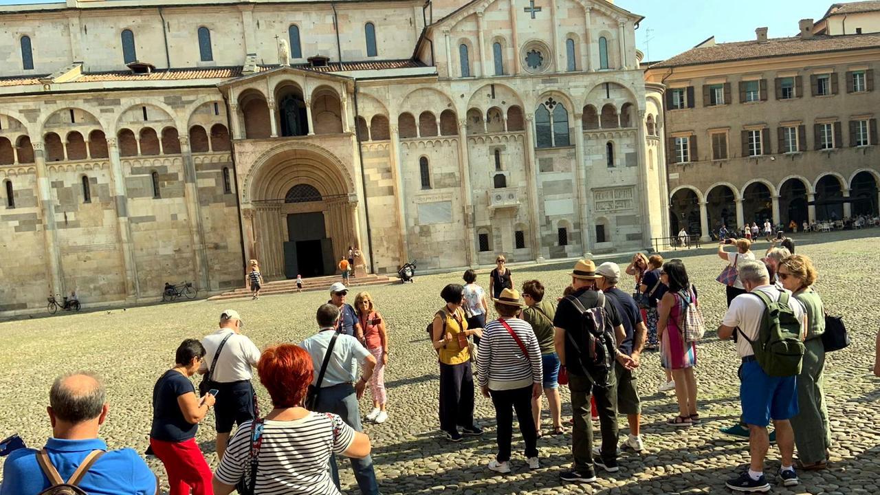 Boom di turisti a Modena ma gli alberghi soffrono: «Colpa di appartamenti e stanze in affitto»