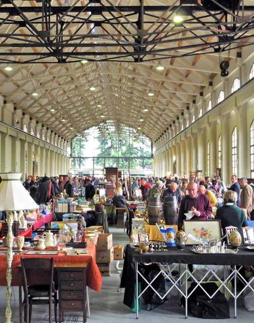 Piove dentro il mercato antiquario infuriati gli operatori 