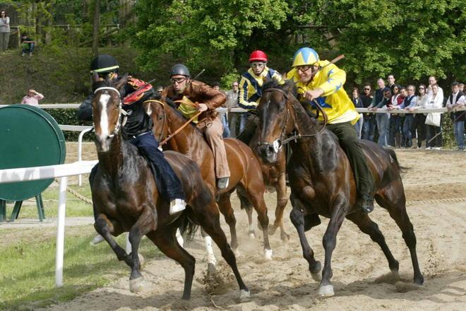 Aria di Palio in Buca: sfida tra 32 cavalli per il Gran Premio 