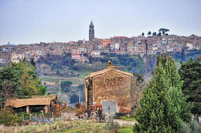 Parte la ristrutturazione di alcuni casolari dell'ex fattoria Gaslini Ma il fondo comune promosso dalla Belvedere non ha trovato investitori 