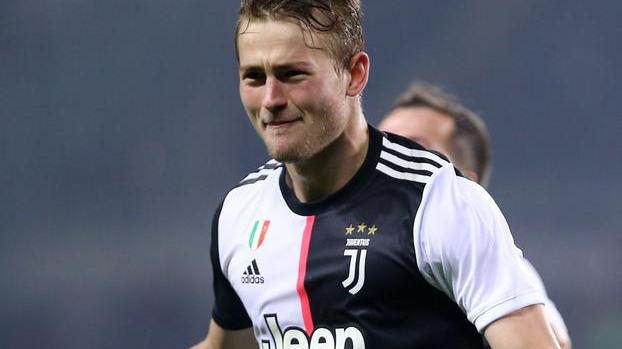 La Signora viaggia nel gelo ma la coperta si strappa: de Ligt va ko e non parte
