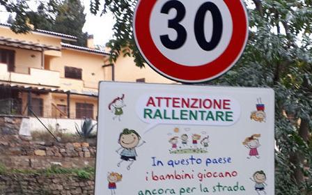 «I bambini giocano in strada»