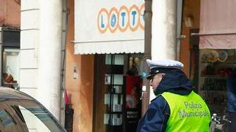 E dietro a cartelli pubblicitari un giro di pensioni gonfiate