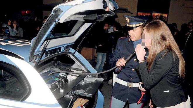 Prove generali di alcoltest direttamente fuori dal pub