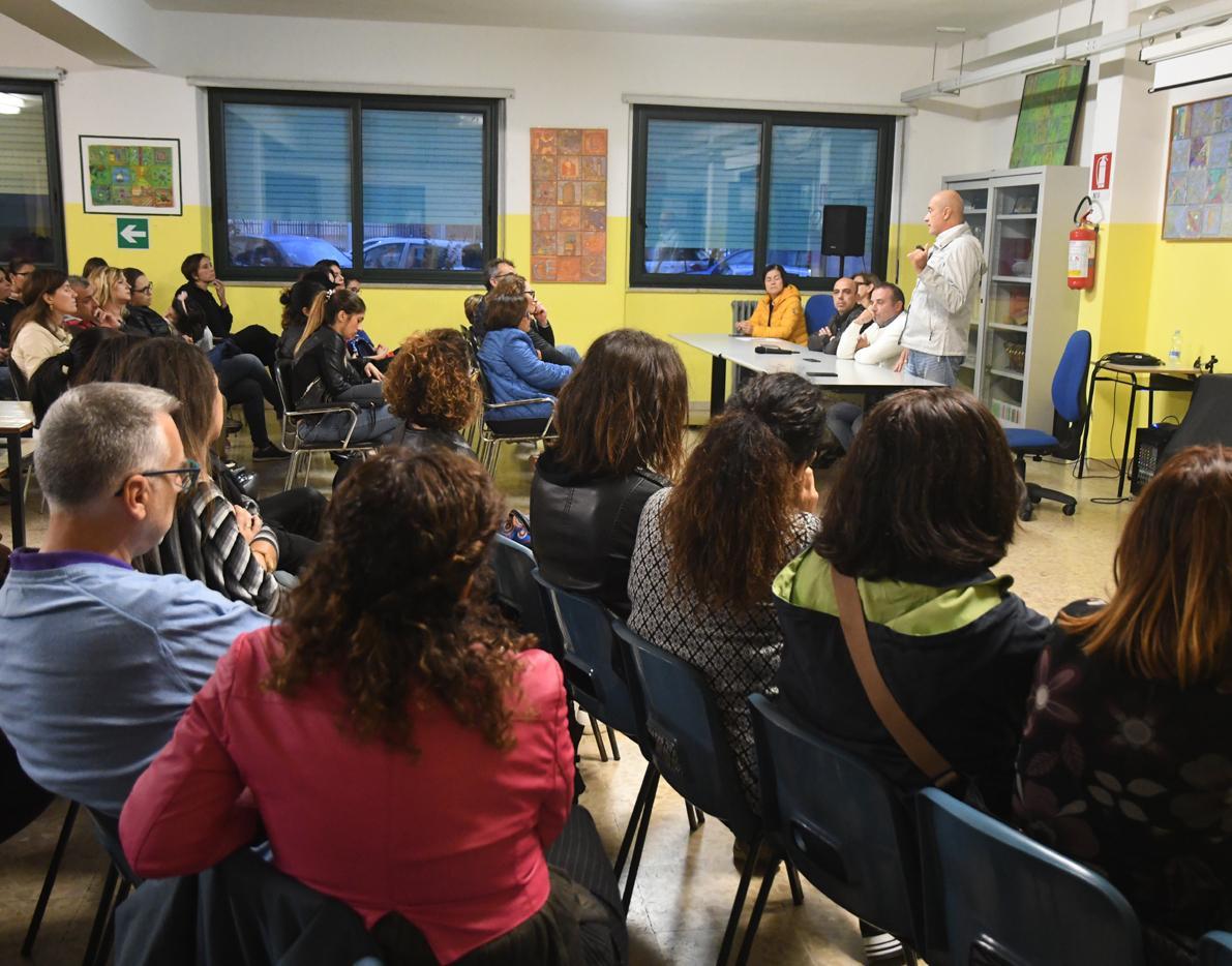 Scuola allagata e chiusa: la fine dei lavori slitta almeno a gennaio