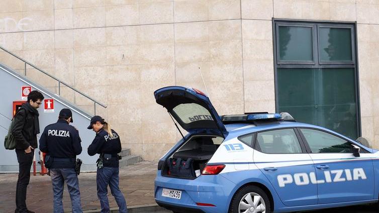 Ferrara, muore cadendo dalle scale in Darsena