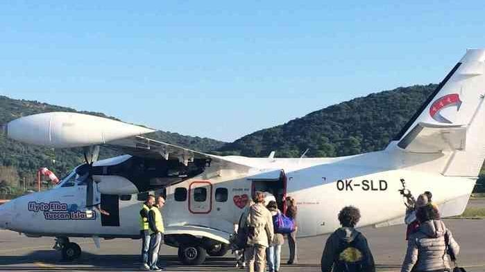 Aeroporto dell'Elba, due vettori in corsa per i voli con Pisa e Firenze