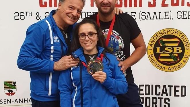 Da sinistra: l'allenatore Moreno Ceccarelli, Barbara Vitale e Mirko Santi