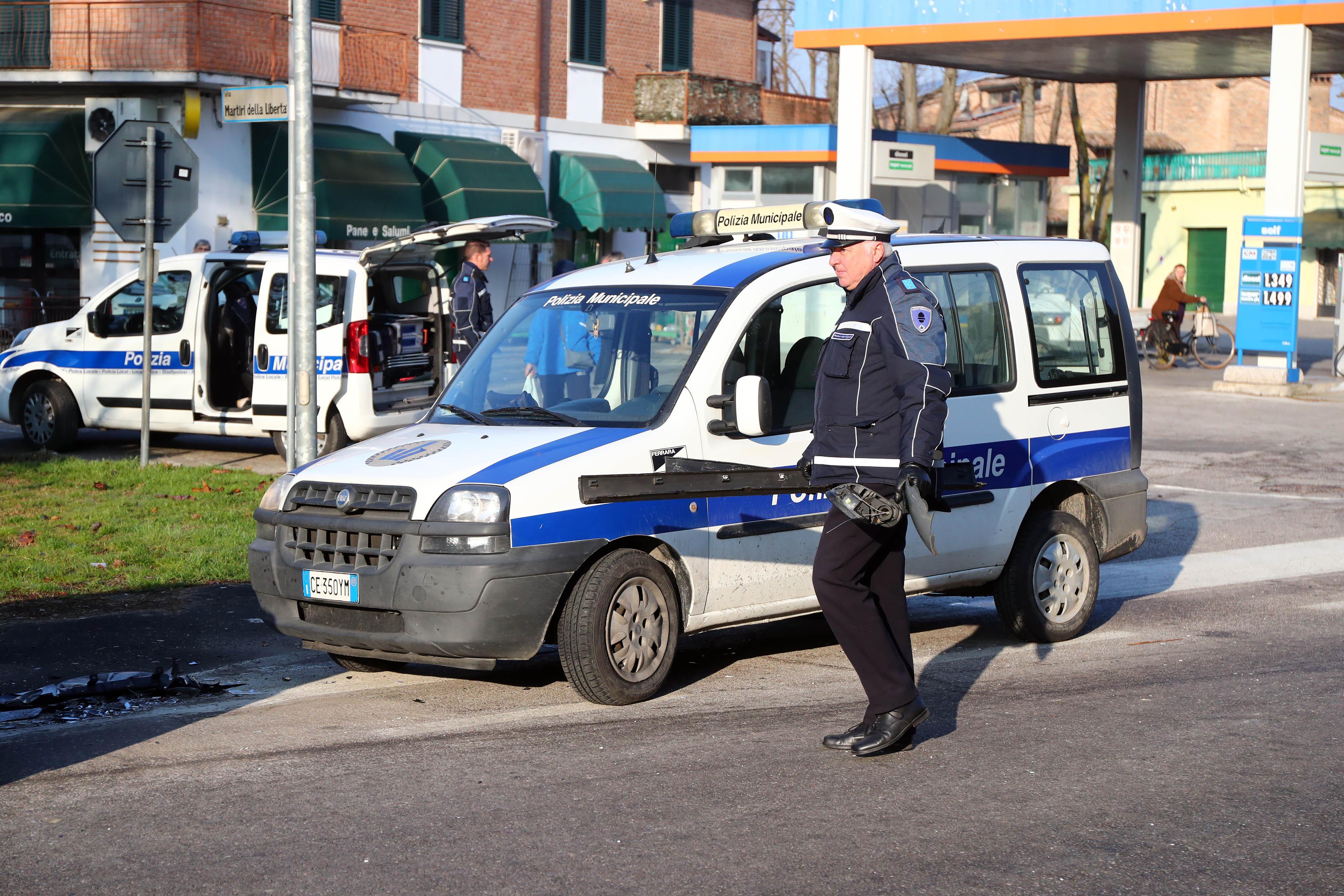 Troppo alcol, auto confiscata e patente revocata. Il conducente sviene
