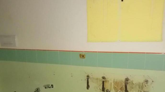 Svuotano e devastano la casa prima dello sfratto