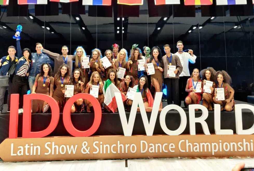 Ponsacco sale sul tetto del mondo: Fidanzi è medaglia d’oro in Latin show e Sinchro