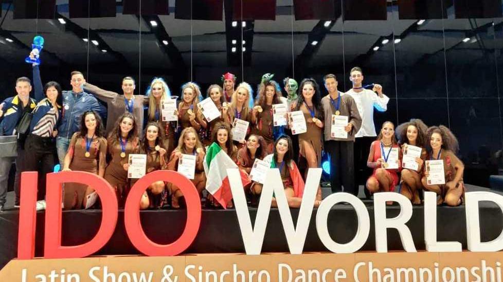 Ponsacco sale sul tetto del mondo: Fidanzi è medaglia d’oro in Latin show e Sinchro