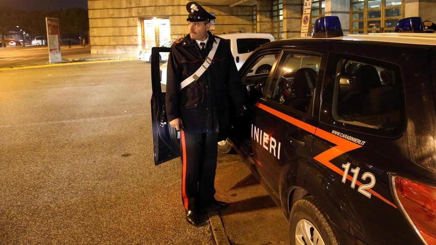 Tradito dai video: ai domiciliari ladro di carte bancomat
