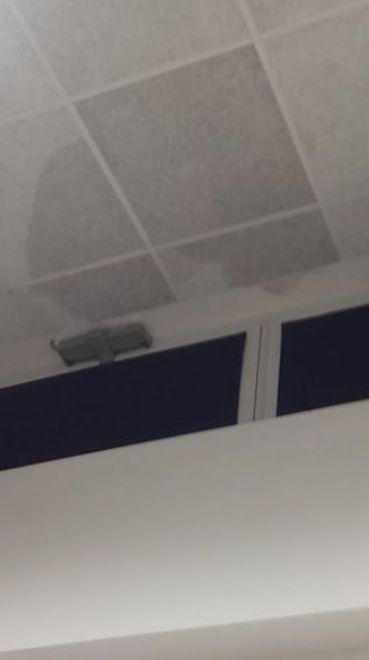 Infiltrazioni di pioggia in classe, scatta l’allarme 