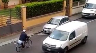 Giro di vite per le biciclette contromano Fioccano le multe della polizia municipale
