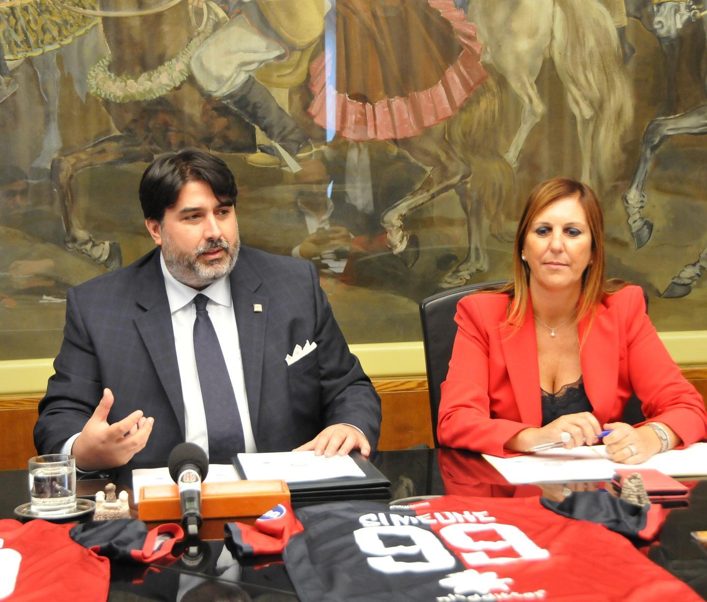 Il presidente della Regione Christian Solinas e l'assessora all'industria Alessandra Zedda