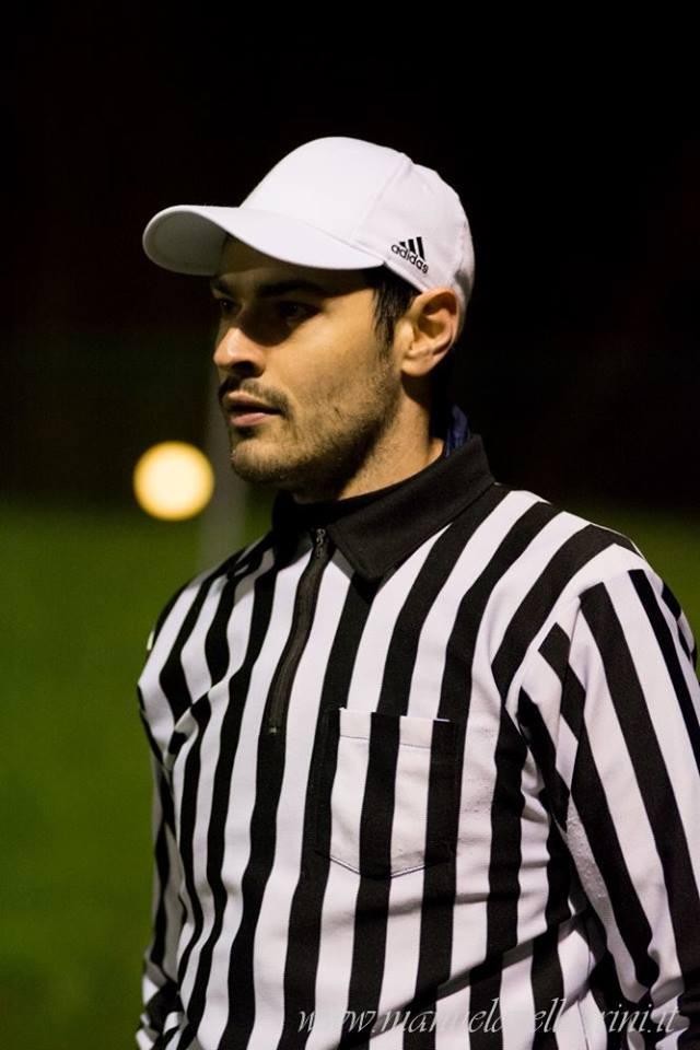 Giacomo Marcuccetti con la divisa da arbitro di football americano