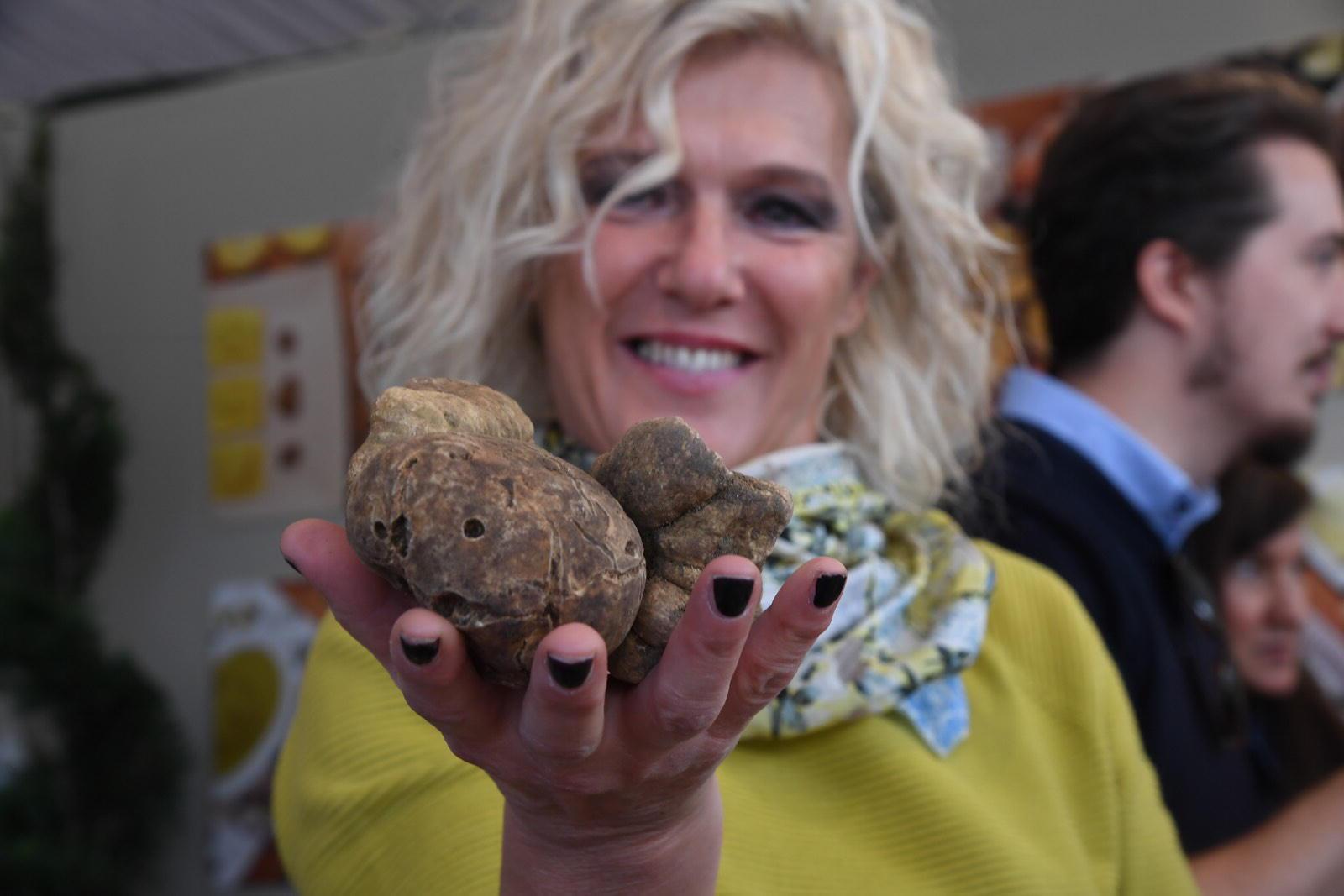 Re tartufo sale sul trono, per tre weekend San Miniato celebra la sua prelibata eccellenza 