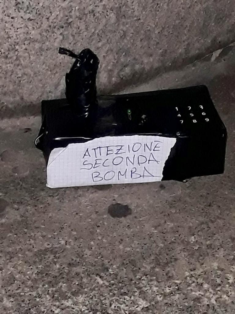 La bomba lasciata al tribunale di Cagliari poteva esplodere 