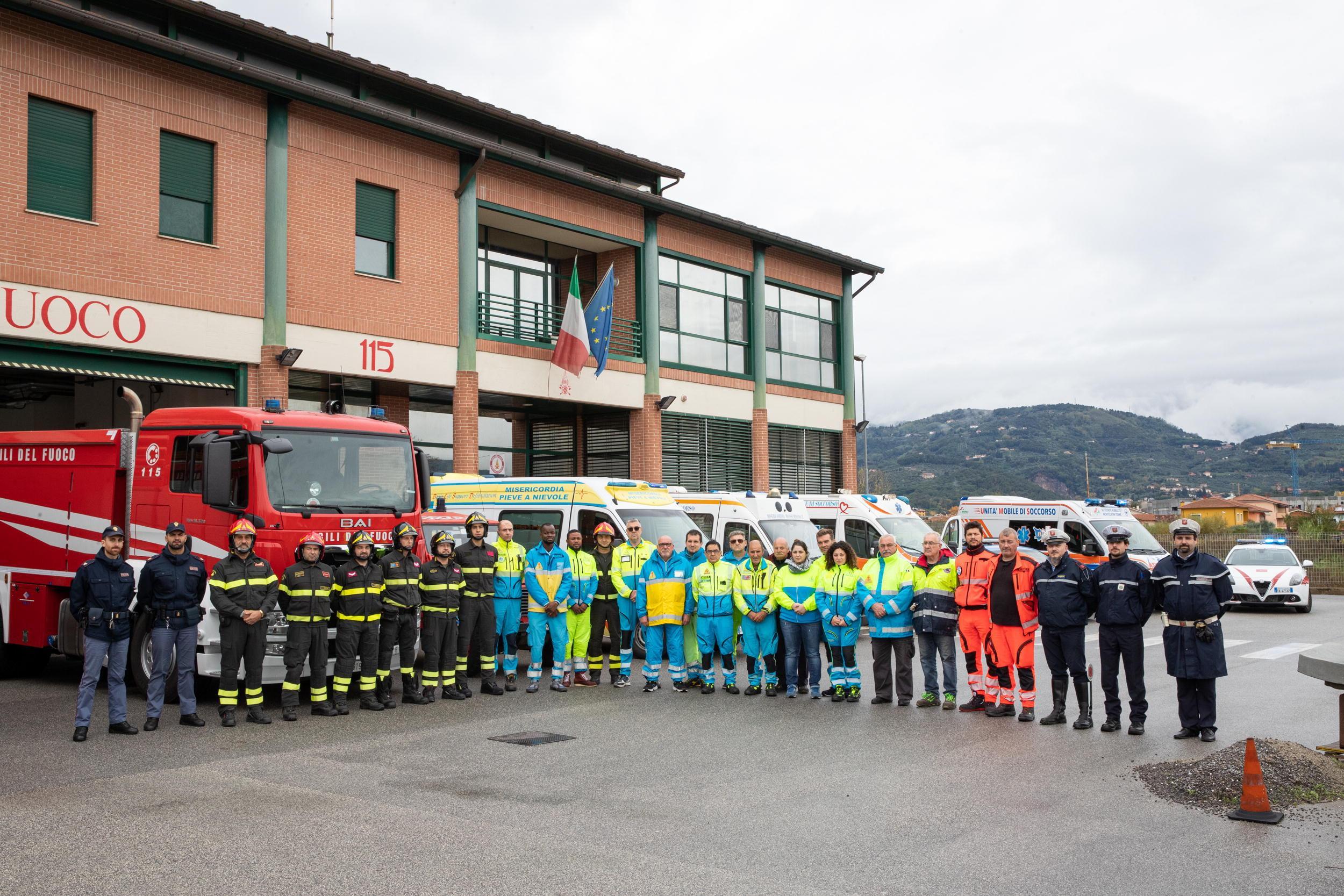 Commosso saluto dei tre vigili del fuoco morti per una esplosione