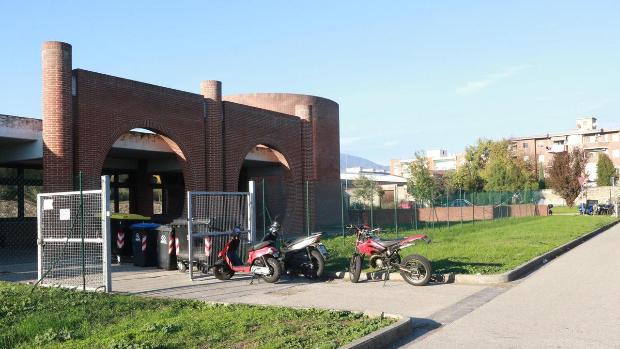L'esterno dell'istituto Marconi di Prato