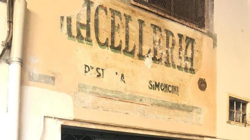 Insegne “vintage” per riqualificare il centro storico