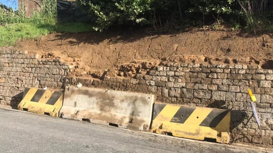 Lavori urgenti al muro