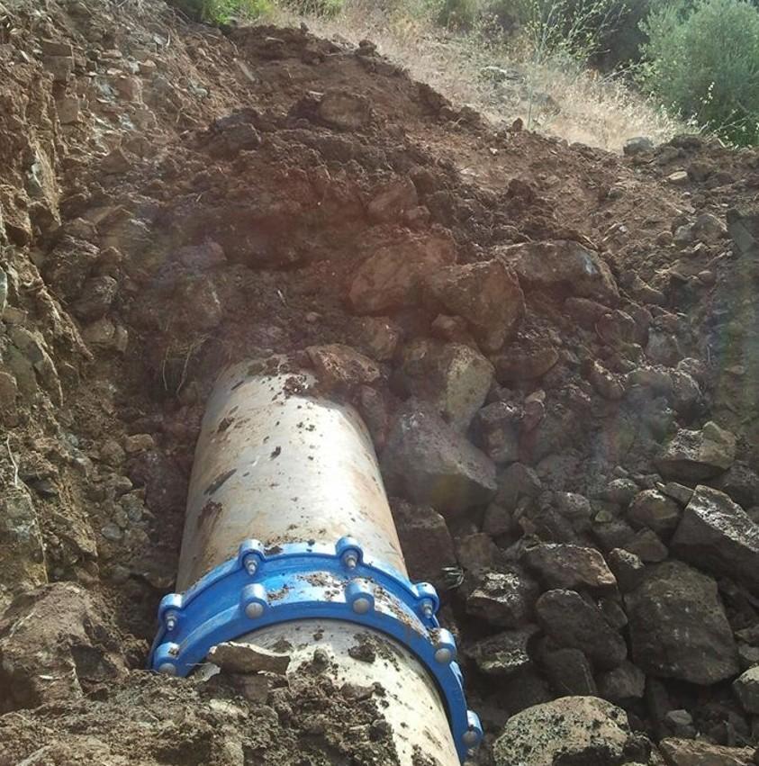 C'è ancora amianto nelle condotte, a Bosa è polemica 