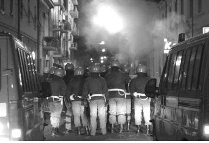Gli scontri di Pisa-Spezia del 2004 (foto Muzzi)