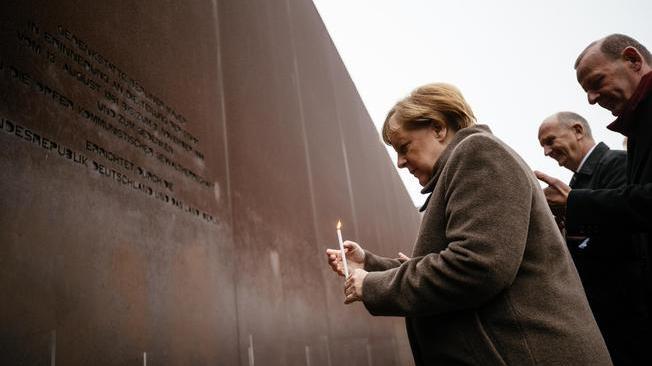 Merkel: troppe le vittime del comunismo