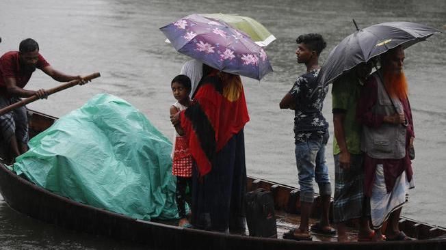 Ciclone in Bangladesh, 100 mila evacuati