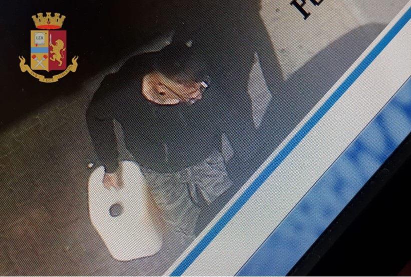 Rubava auto di lusso a Olbia e non pagava la benzina: arrestato dalla polizia a Sanluri 