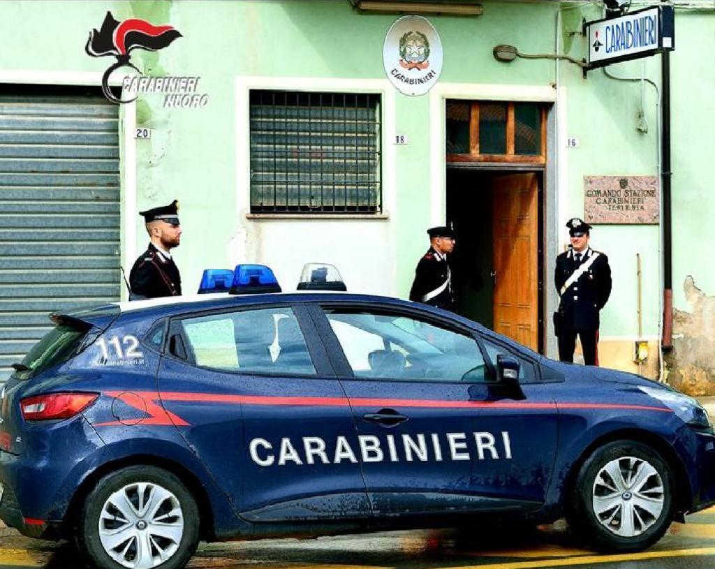 Tertenia, 96enne li scopre a rubare: 3 ragazzini fuggono dal tetto e vengono arrestati